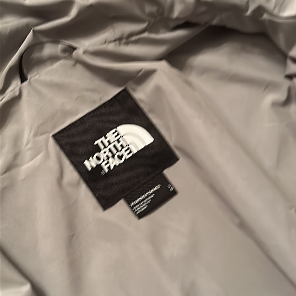 NEW THE NORTH FACE Women's City Breeze Rain Parka Coat - size Large - Picture 9 of 9
